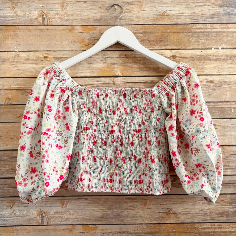 Sokie Collective Top Women’s Size Small Floral Puff Sleeve Smocked Cropped NWT
